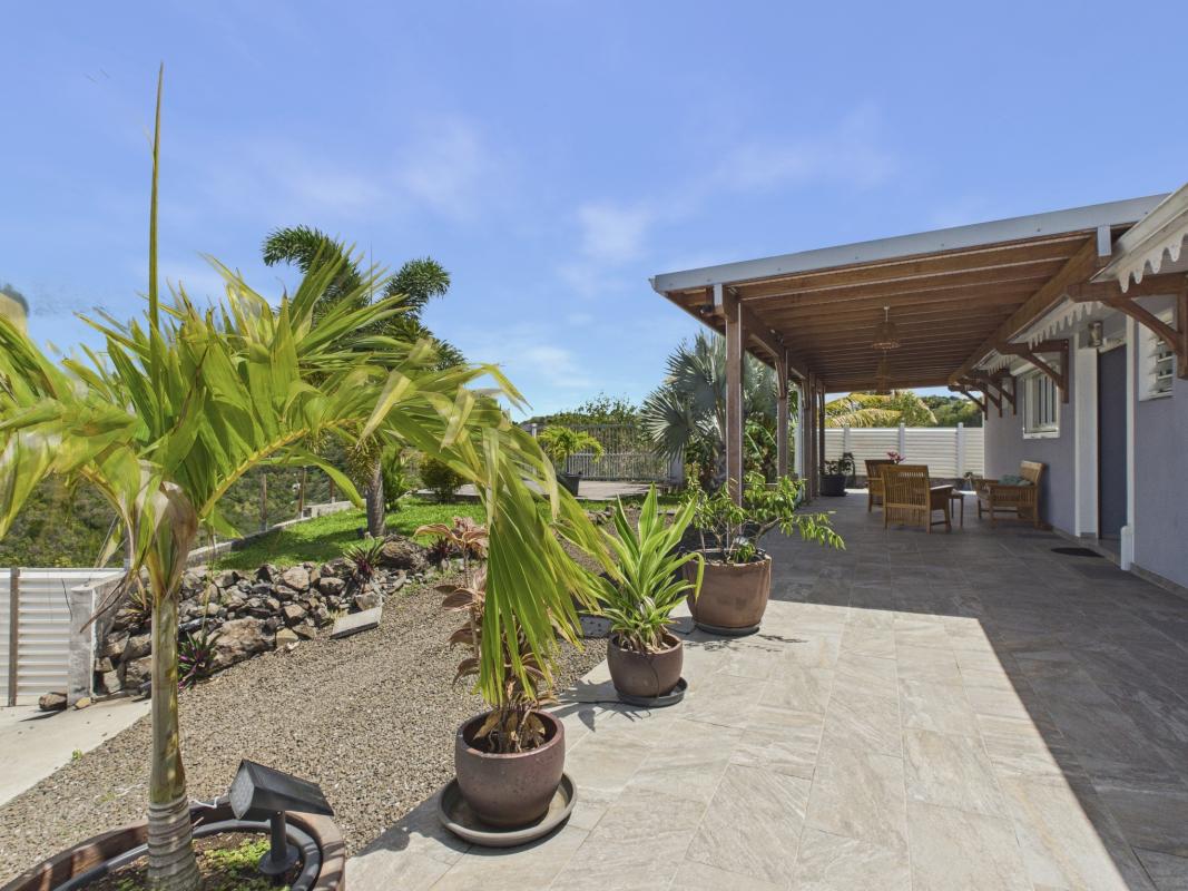 Location villa 3 chambre sainte luce - entrée devant